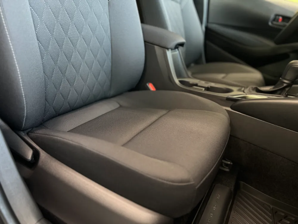 2023 toyota corolla hybrid le white 15